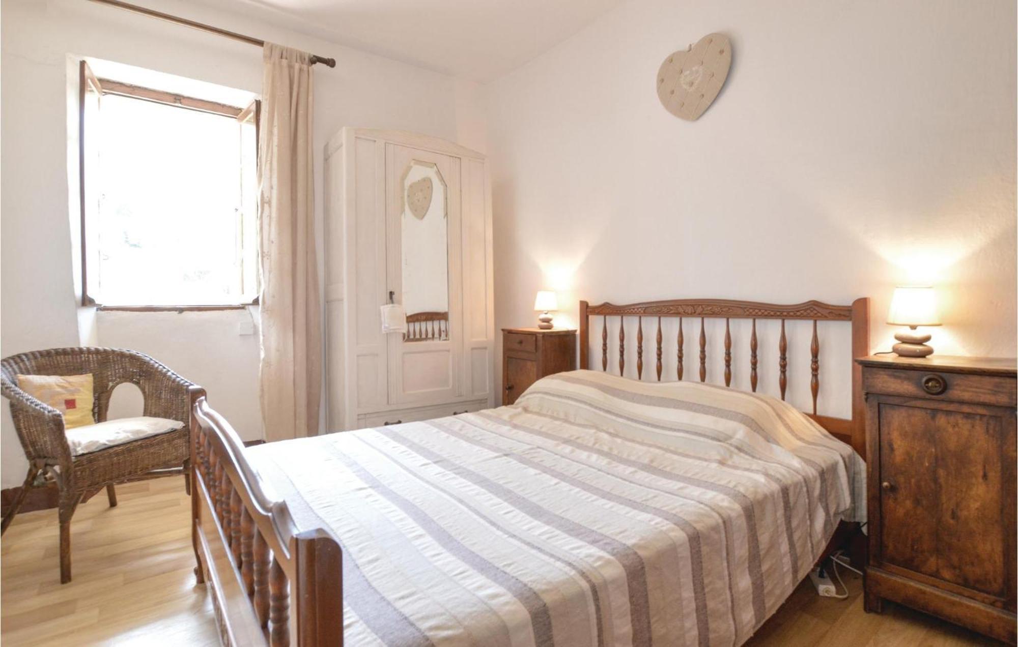 2 Bedroom Beautiful Apartment In Calcatoggio Калкатоджио Екстериор снимка